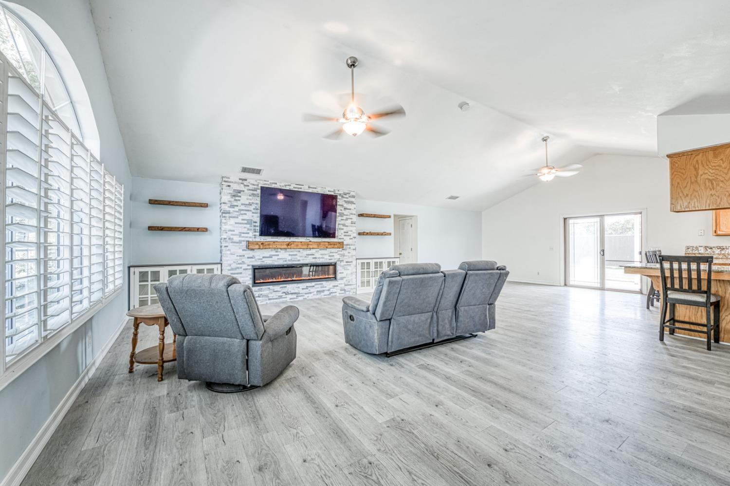 3496 N Academy Ave, Sanger, CA 93657