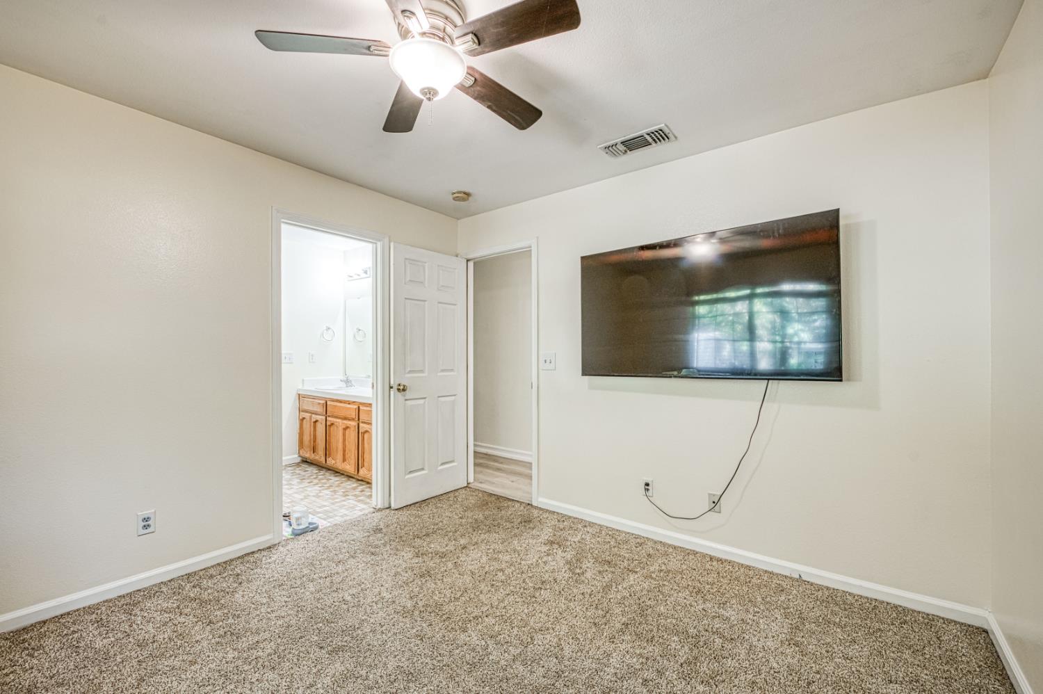 3496 N Academy Ave, Sanger, CA 93657