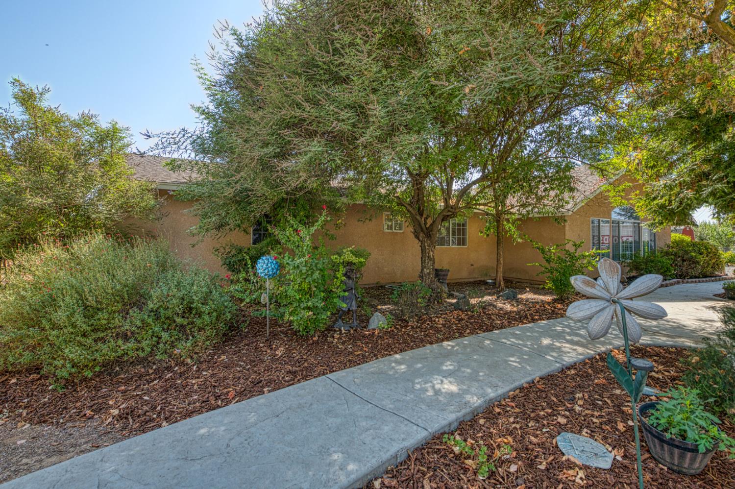 3496 N Academy Ave, Sanger, CA 93657