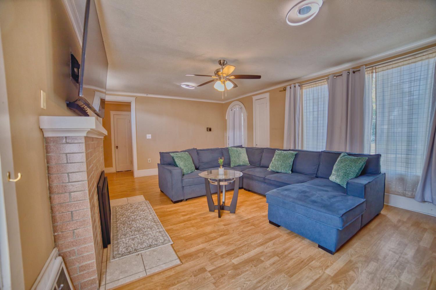 3626 E Huntington Blvd, Fresno, CA 93702