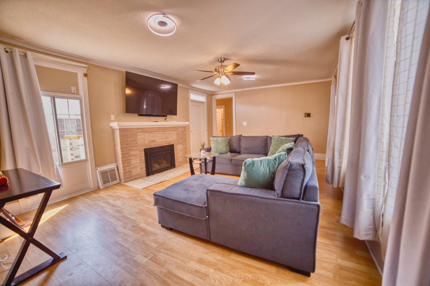 3626 E Huntington Blvd, Fresno, CA 93702