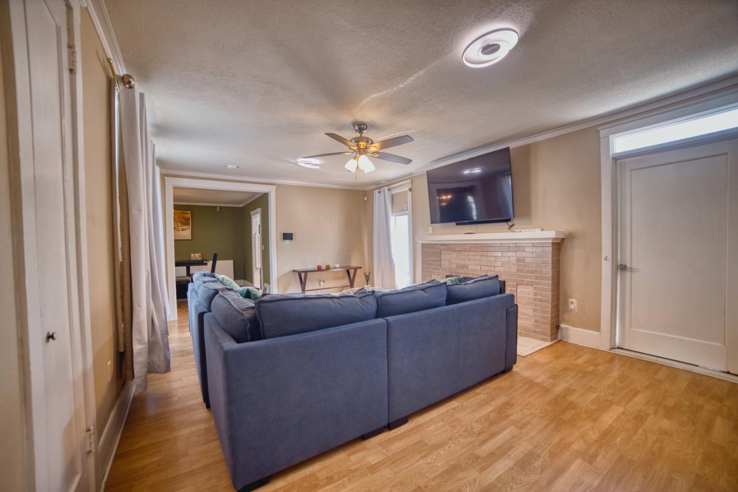 3626 E Huntington Blvd, Fresno, CA 93702