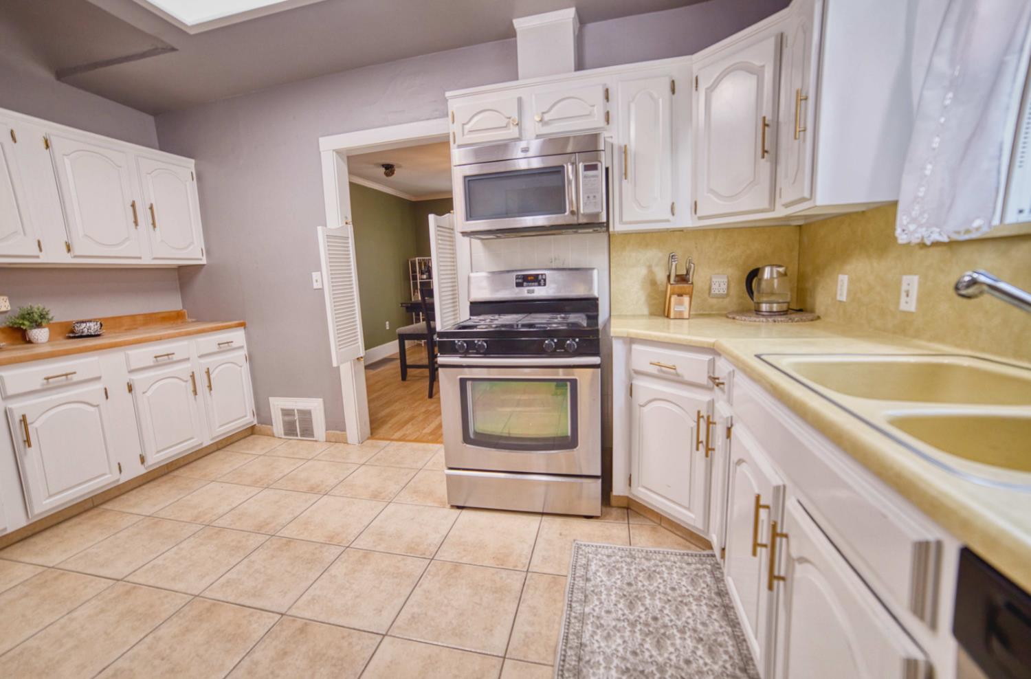 3626 E Huntington Blvd, Fresno, CA 93702