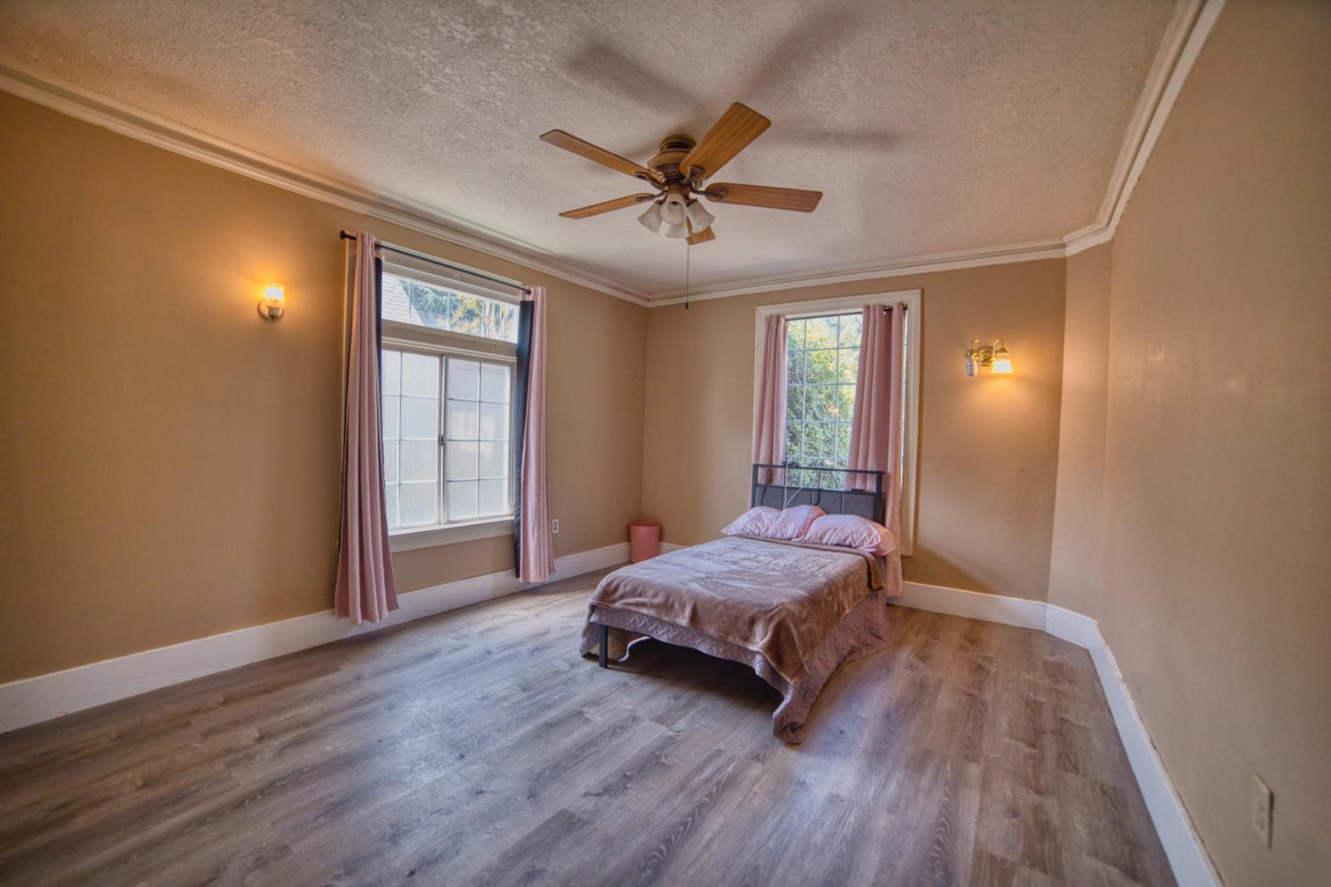 3626 E Huntington Blvd, Fresno, CA 93702