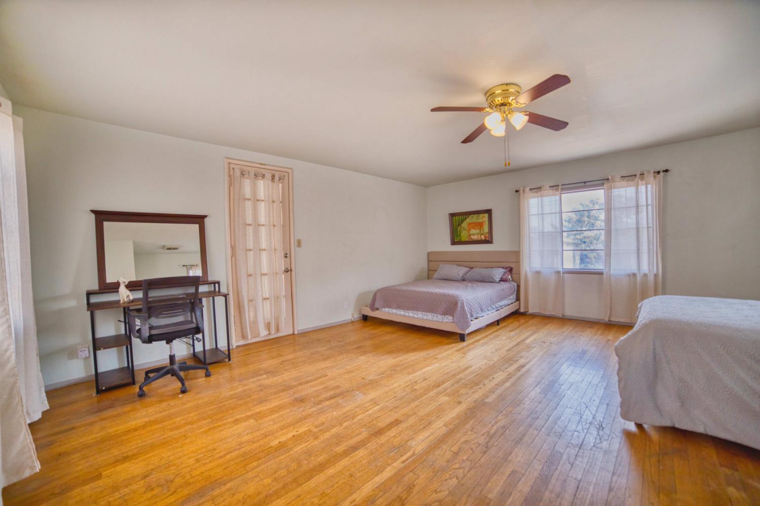3626 E Huntington Blvd, Fresno, CA 93702