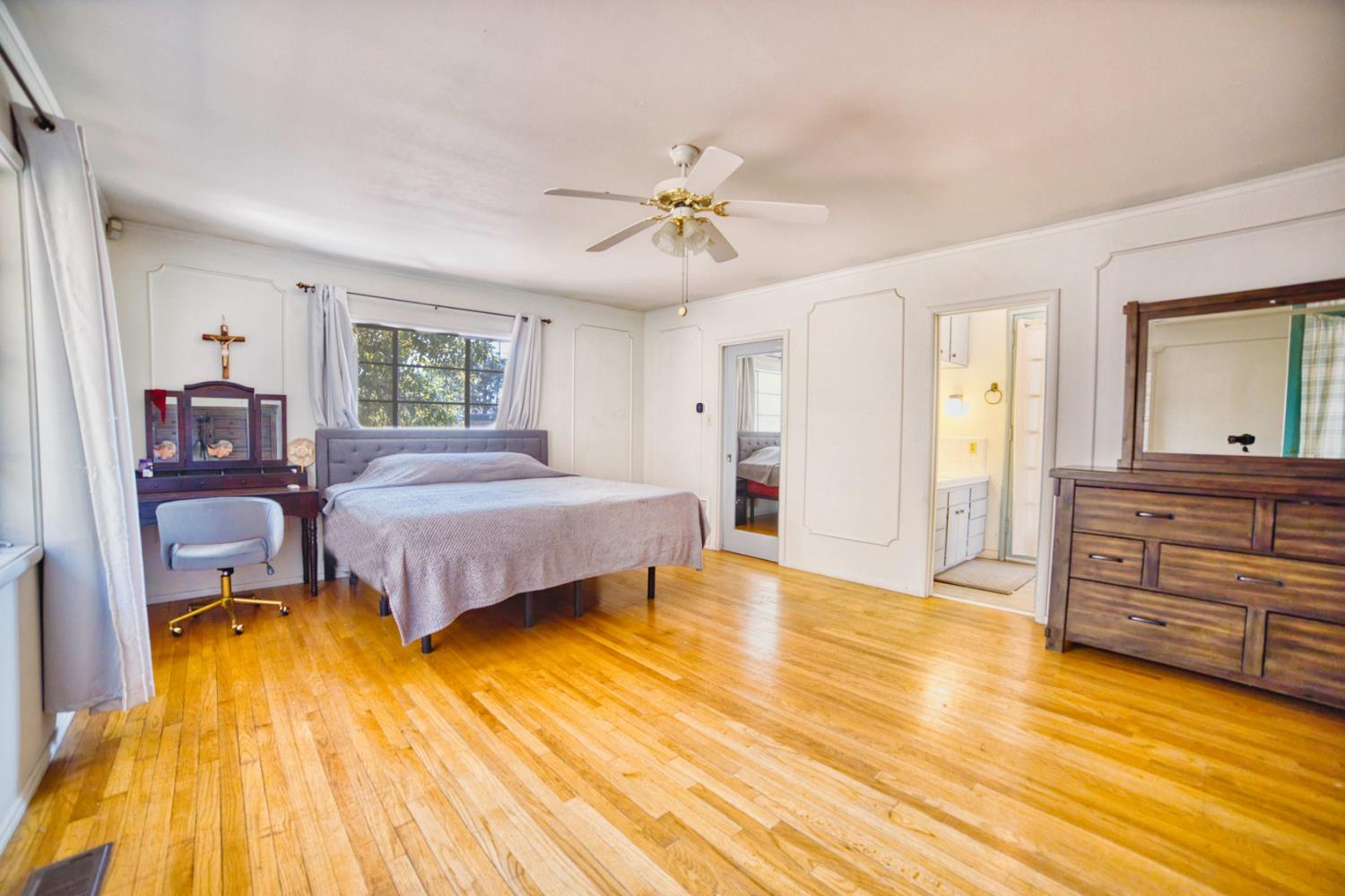 3626 E Huntington Blvd, Fresno, CA 93702