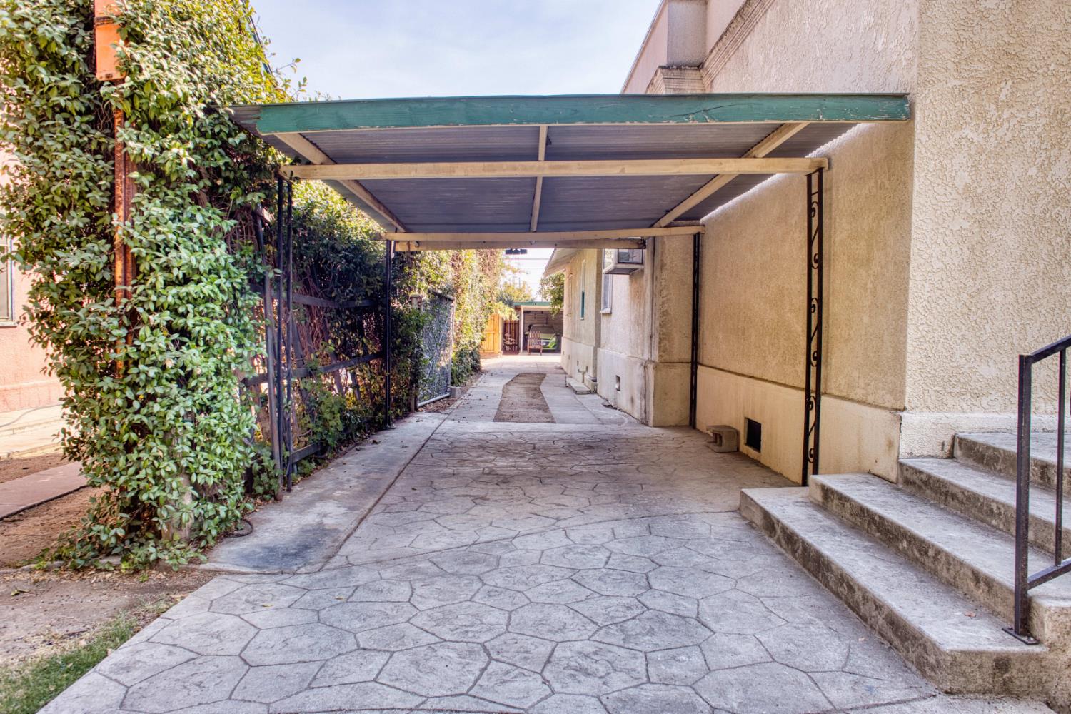 3626 E Huntington Blvd, Fresno, CA 93702