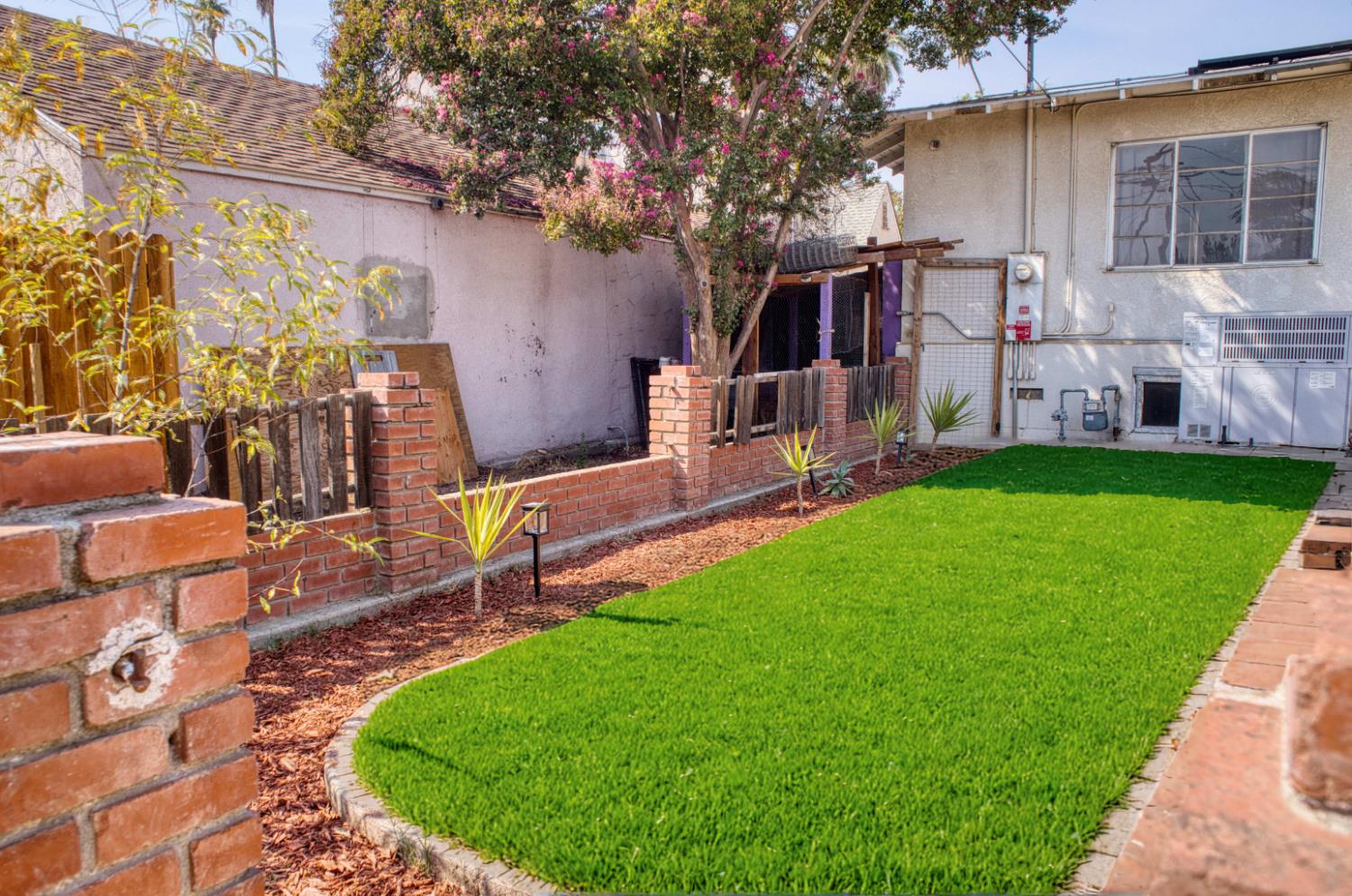 3626 E Huntington Blvd, Fresno, CA 93702