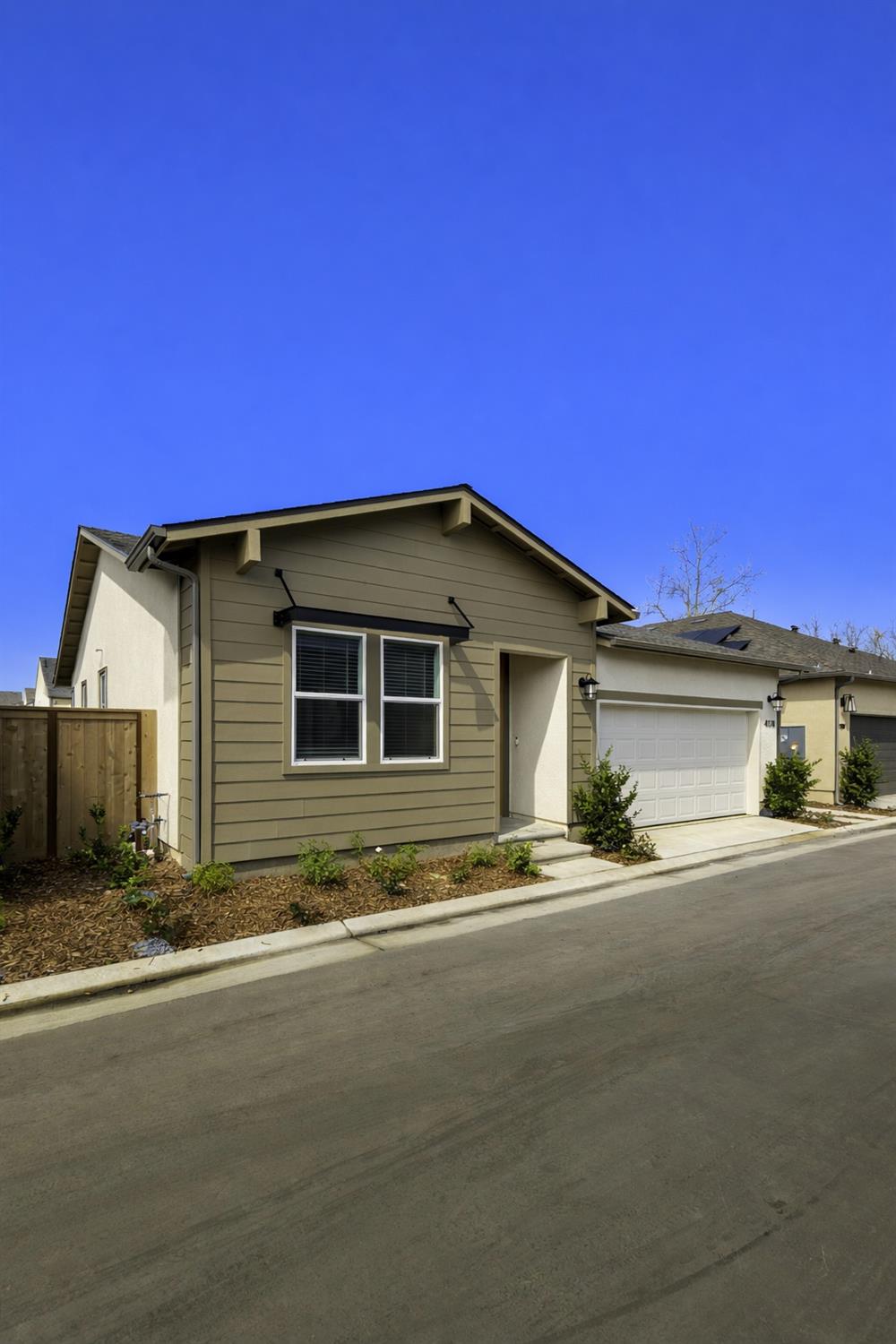 4178 Agnes Ln, Madera, CA 93636