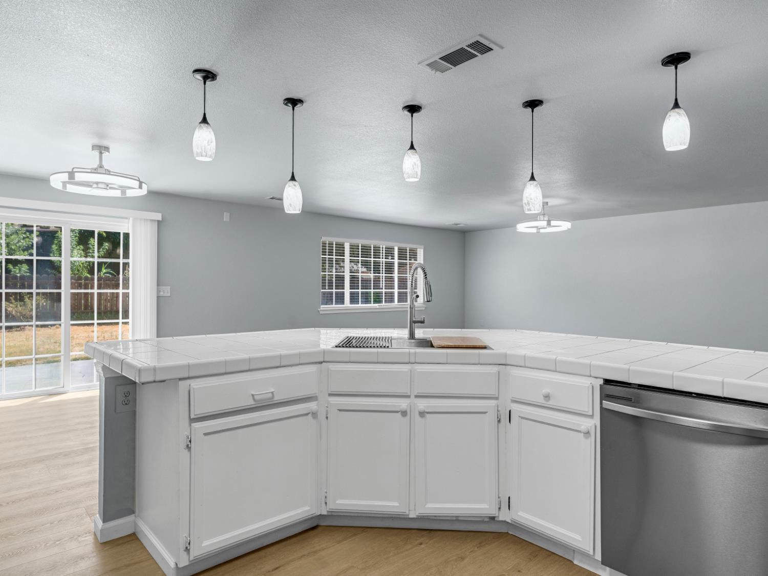 413 S Villa Ave, Fresno, CA 93727