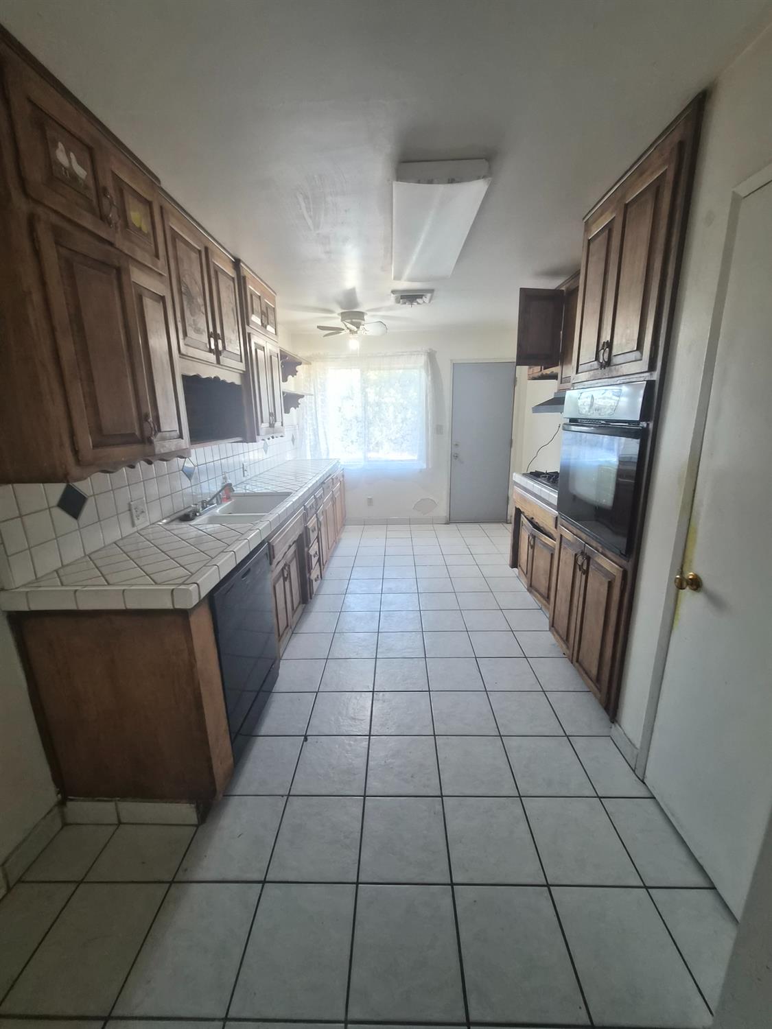 950 E mountian view Ave, Porterville, CA 93257