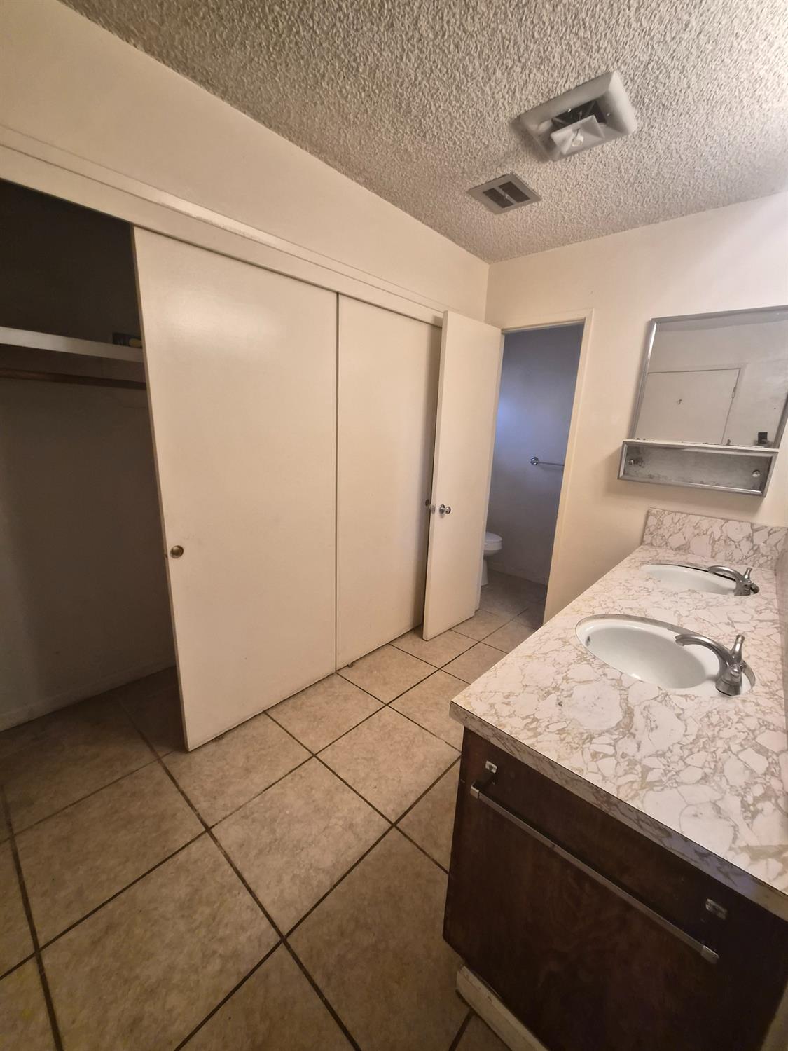 950 E mountian view Ave, Porterville, CA 93257