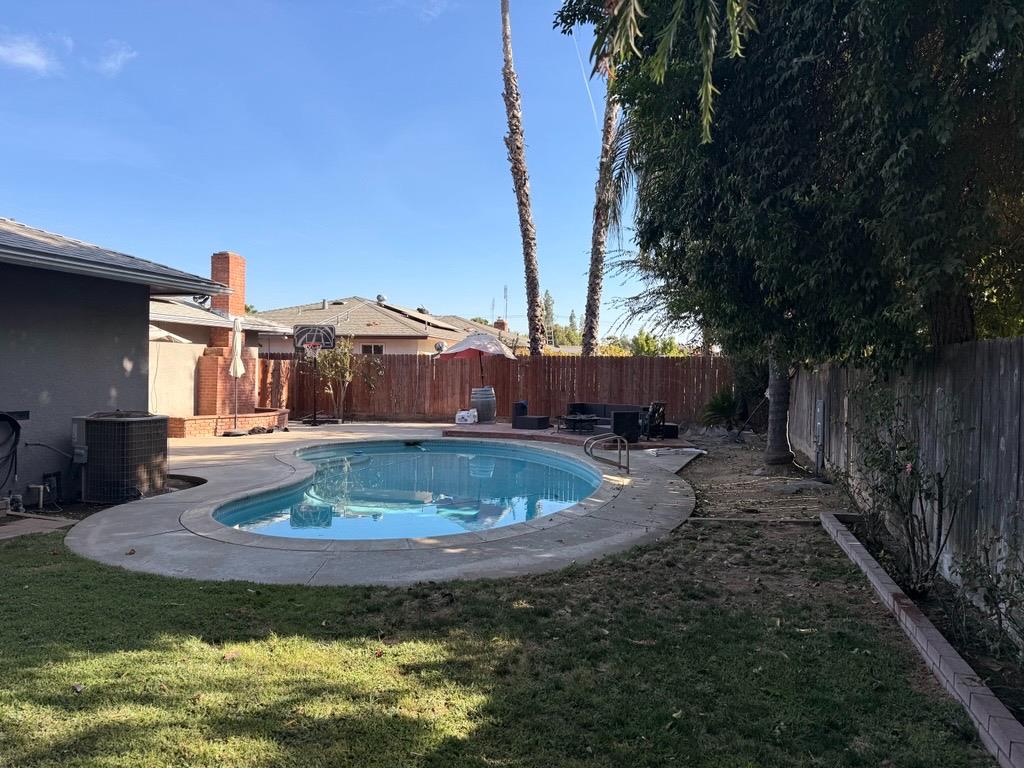 6471 N 1St St, Fresno, CA 93710