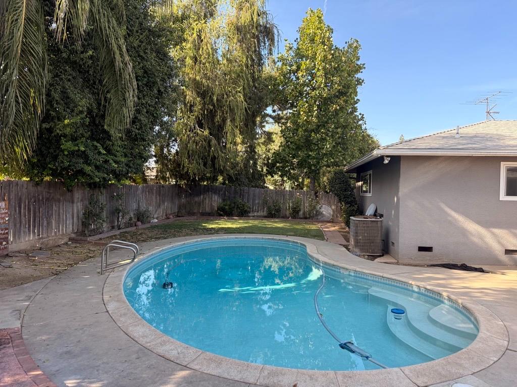 6471 N 1St St, Fresno, CA 93710
