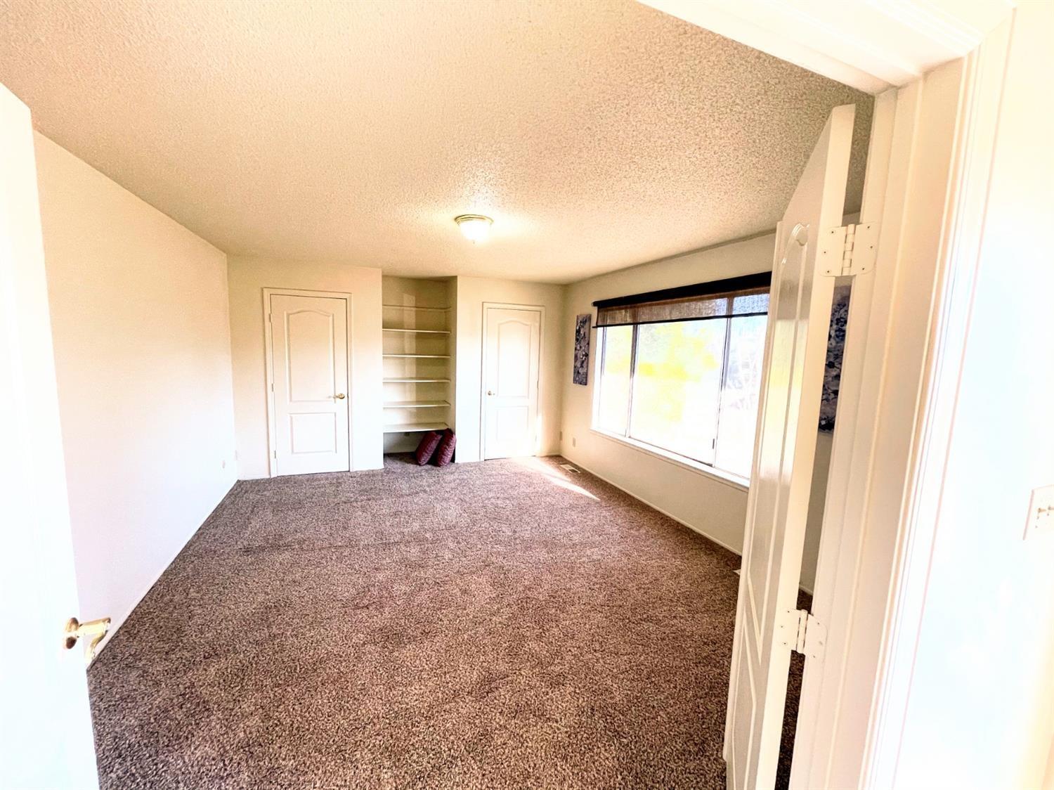 6471 N 1St St, Fresno, CA 93710
