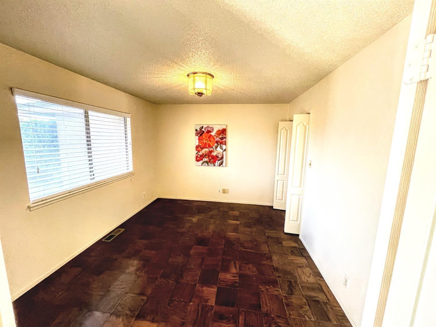 6471 N 1St St, Fresno, CA 93710