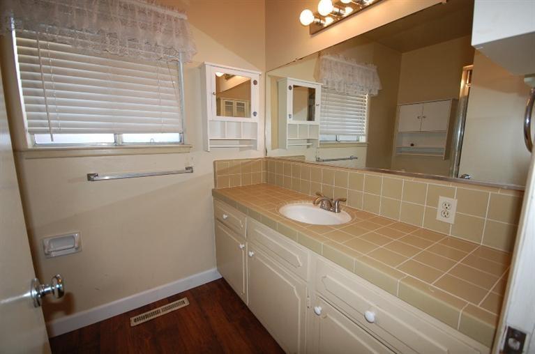 6471 N 1St St, Fresno, CA 93710