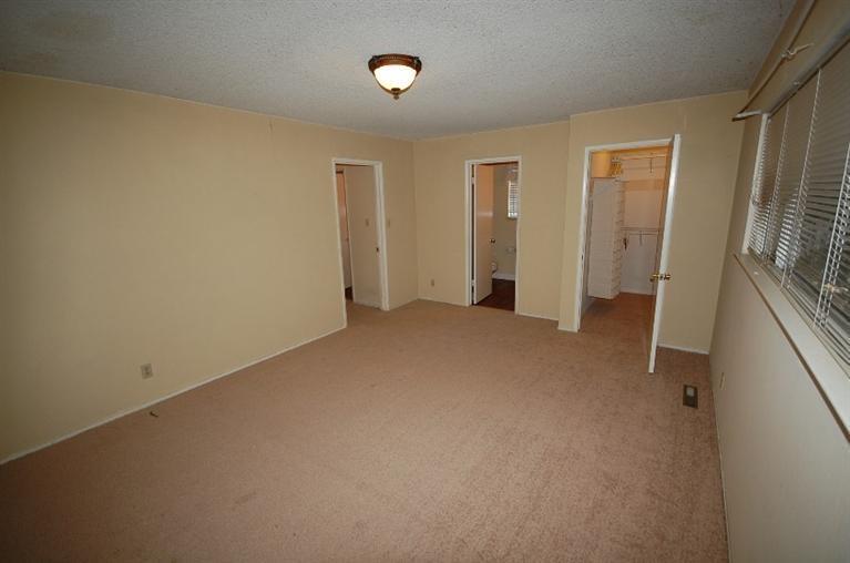 6471 N 1St St, Fresno, CA 93710