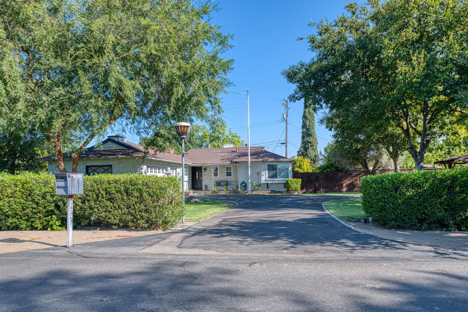 5437 E Buckingham Way, Fresno, CA 93727