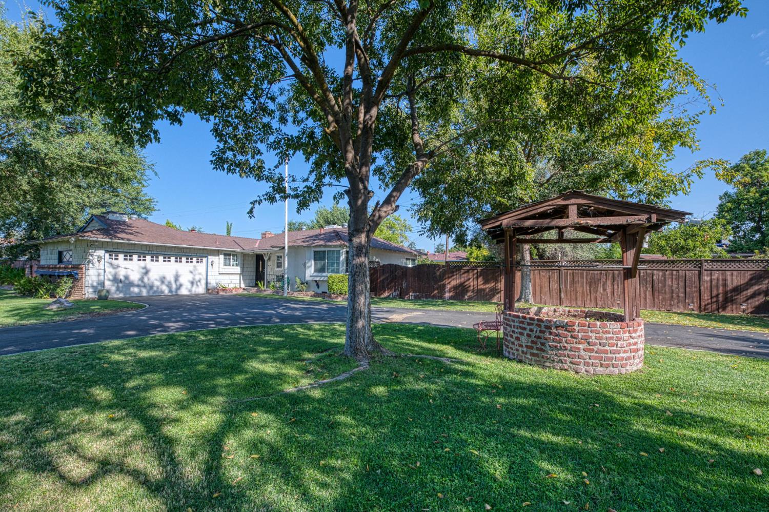 5437 E Buckingham Way, Fresno, CA 93727