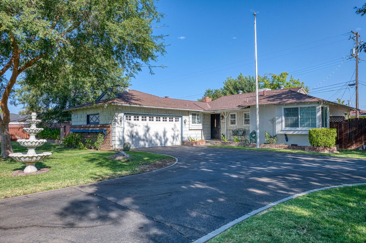 5437 E Buckingham Way, Fresno, CA 93727