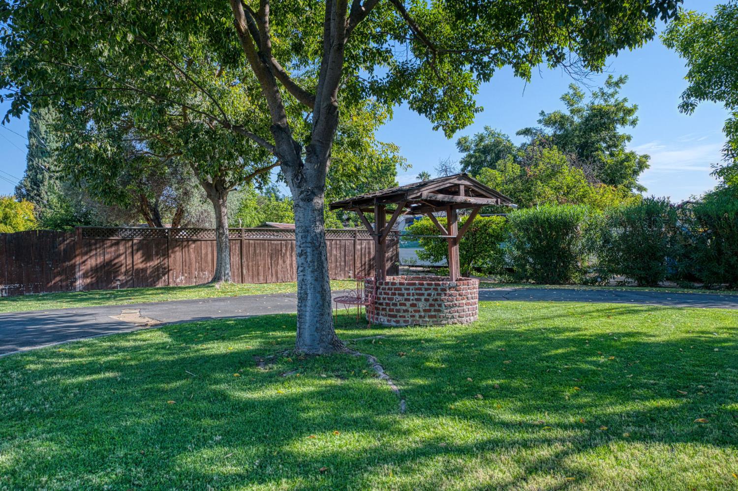 5437 E Buckingham Way, Fresno, CA 93727