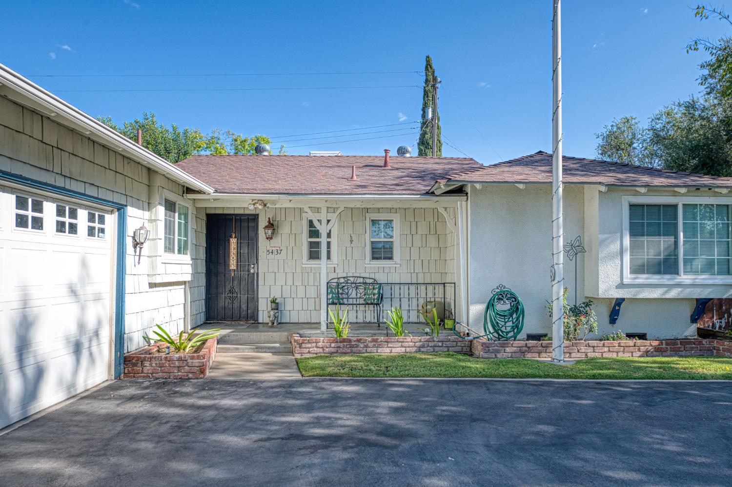 5437 E Buckingham Way, Fresno, CA 93727