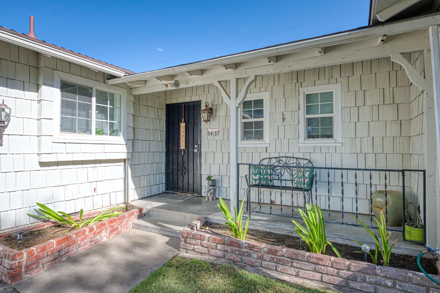 5437 E Buckingham Way, Fresno, CA 93727