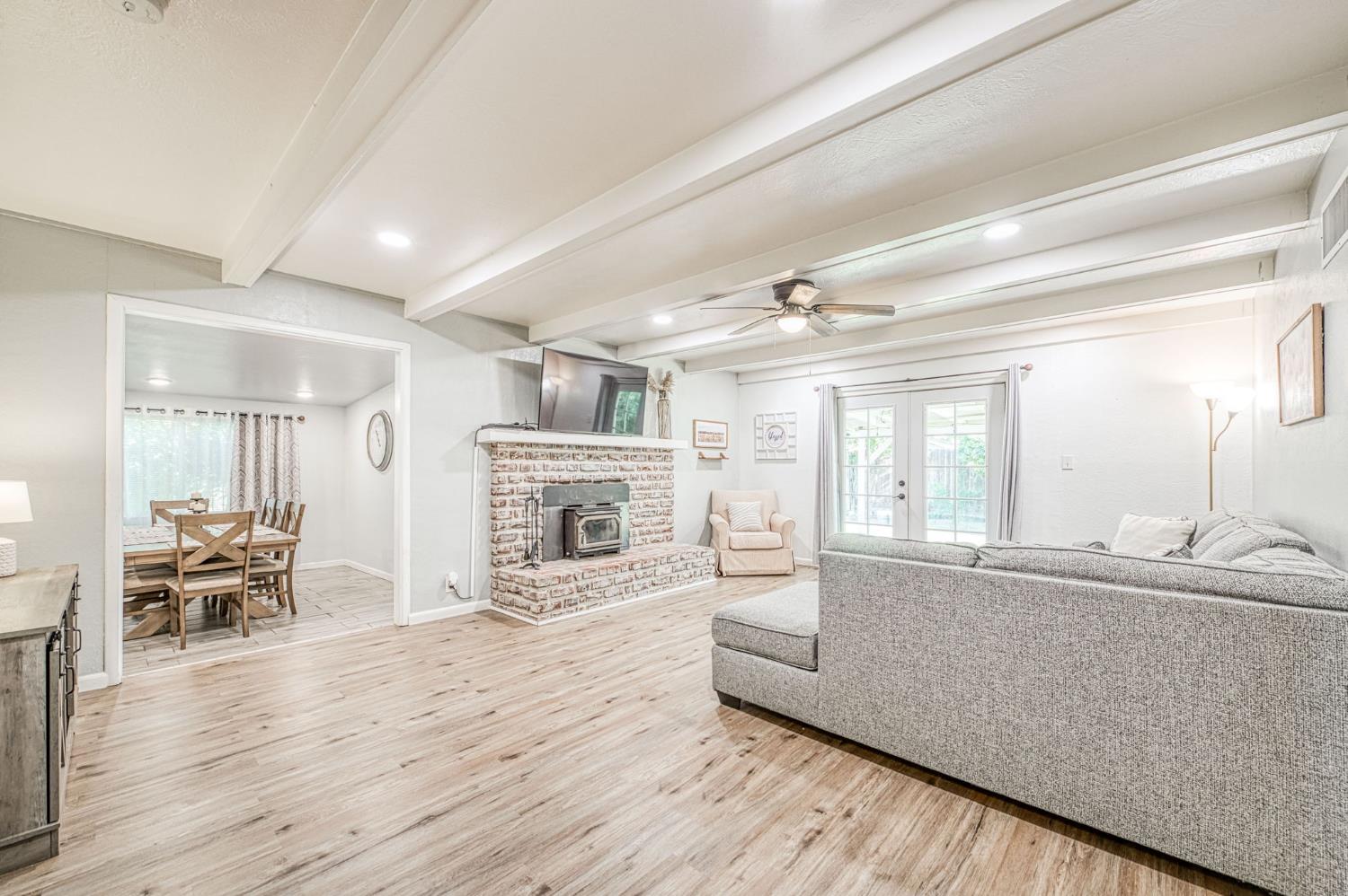 5437 E Buckingham Way, Fresno, CA 93727
