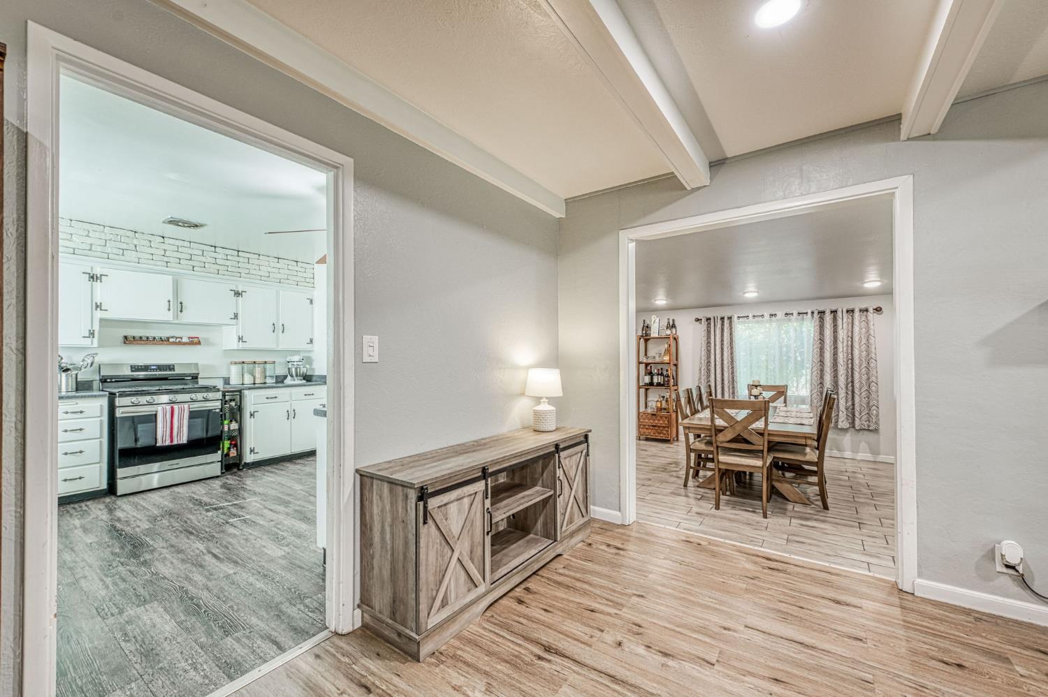 5437 E Buckingham Way, Fresno, CA 93727