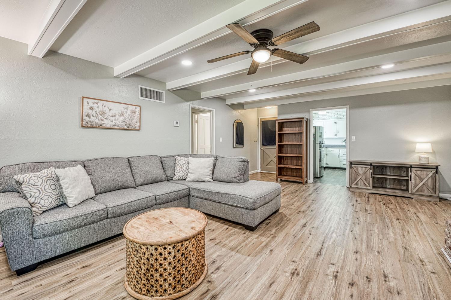 5437 E Buckingham Way, Fresno, CA 93727