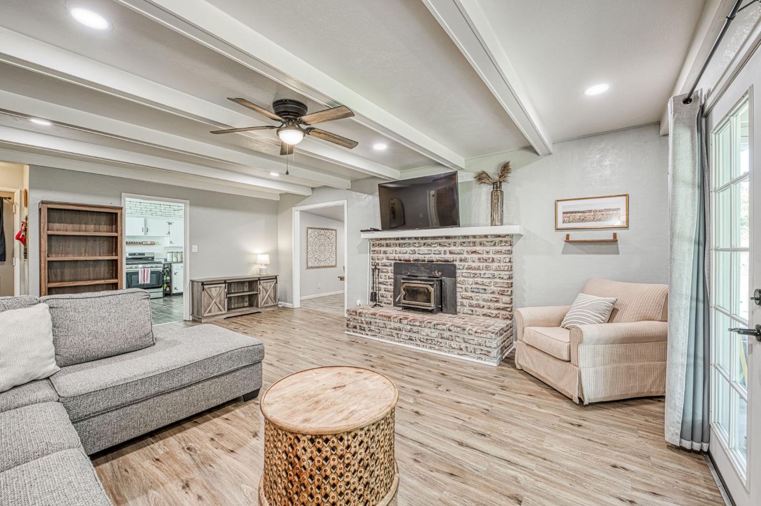 5437 E Buckingham Way, Fresno, CA 93727