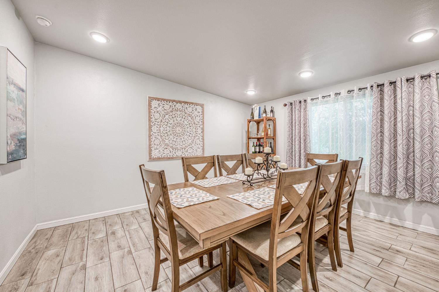 5437 E Buckingham Way, Fresno, CA 93727