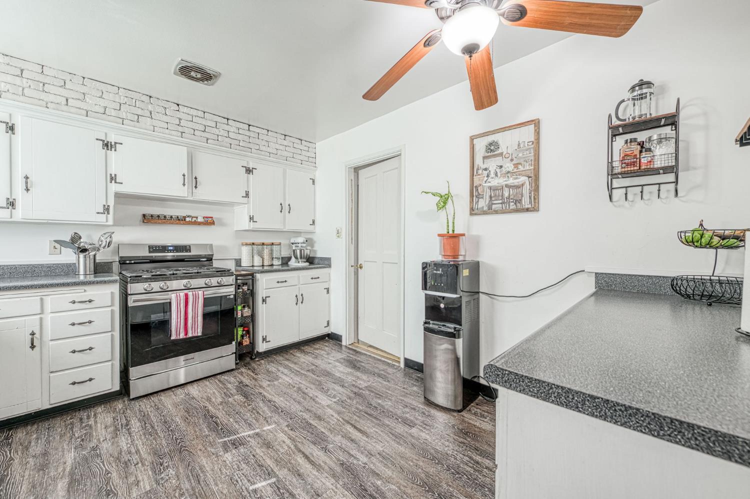 5437 E Buckingham Way, Fresno, CA 93727