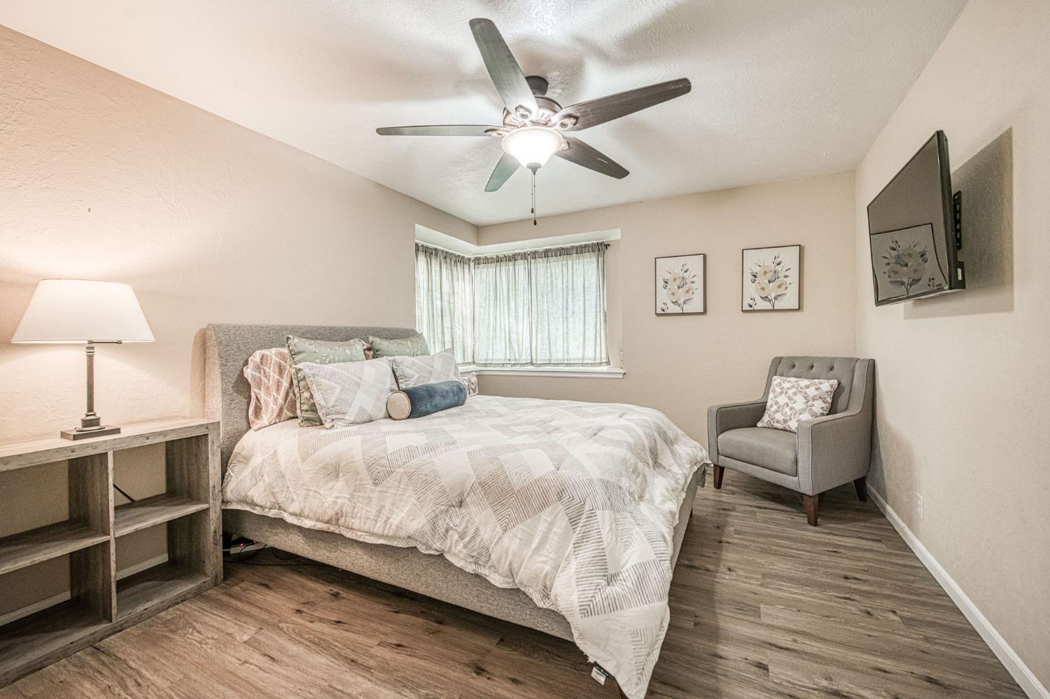 5437 E Buckingham Way, Fresno, CA 93727