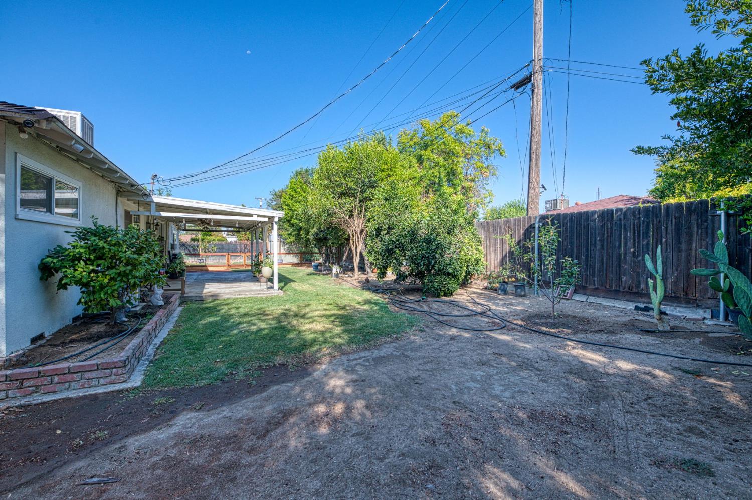 5437 E Buckingham Way, Fresno, CA 93727