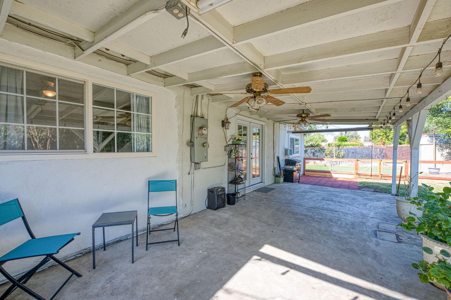 5437 E Buckingham Way, Fresno, CA 93727