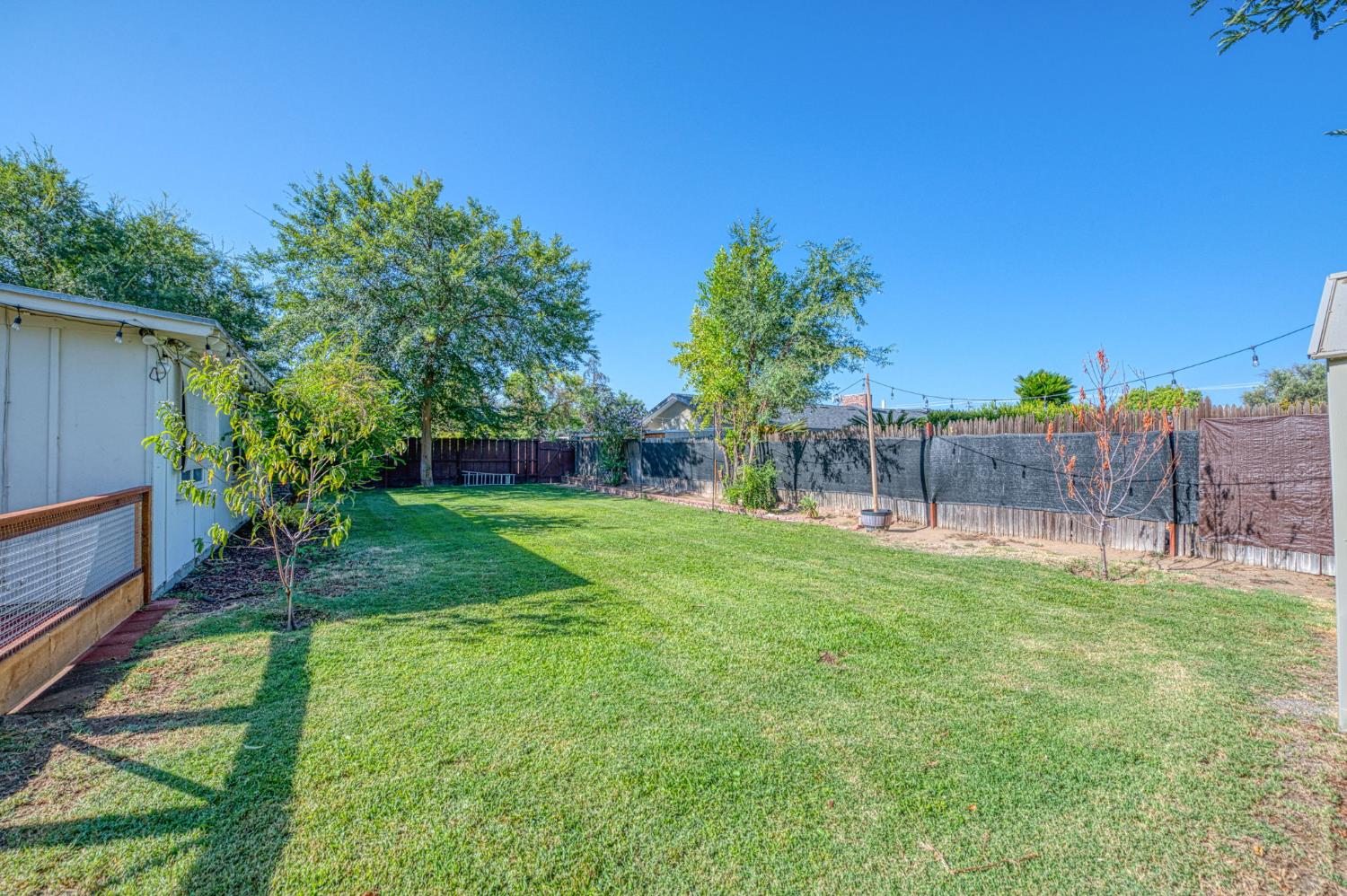 5437 E Buckingham Way, Fresno, CA 93727
