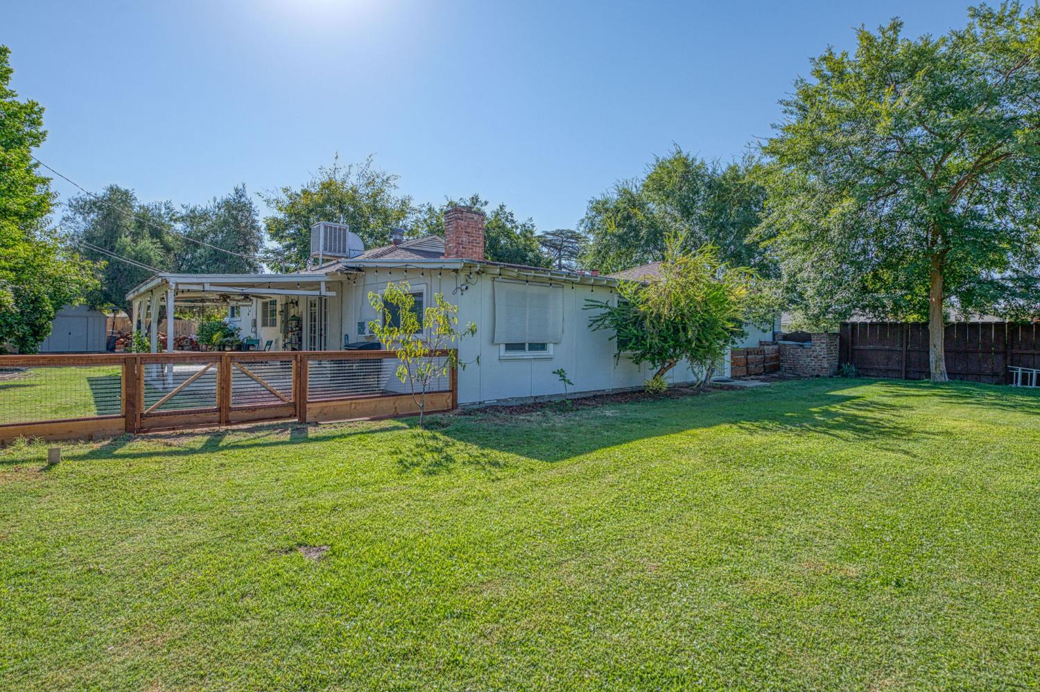5437 E Buckingham Way, Fresno, CA 93727
