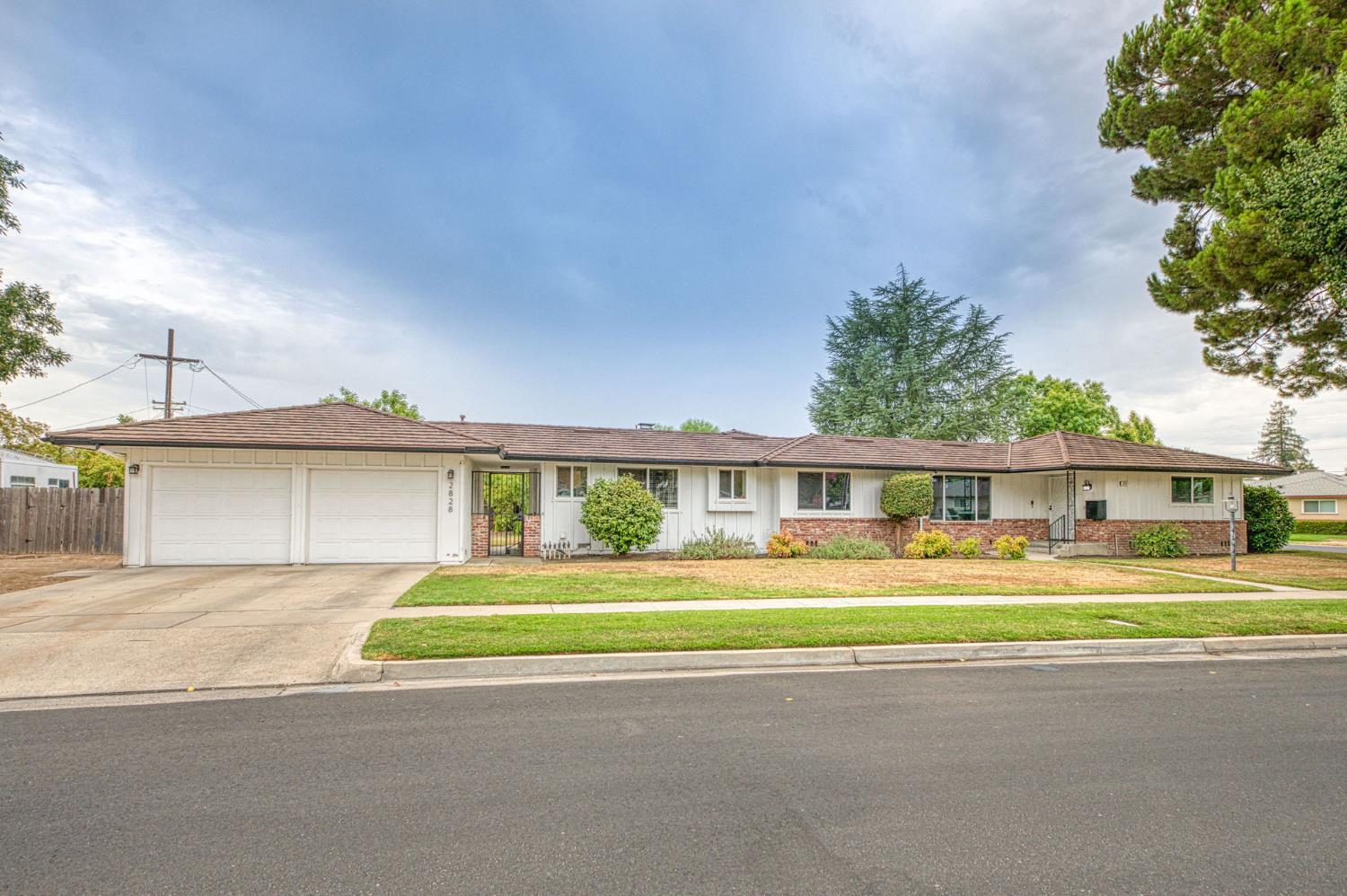 2828 E Fedora Ave, Fresno, CA 93726