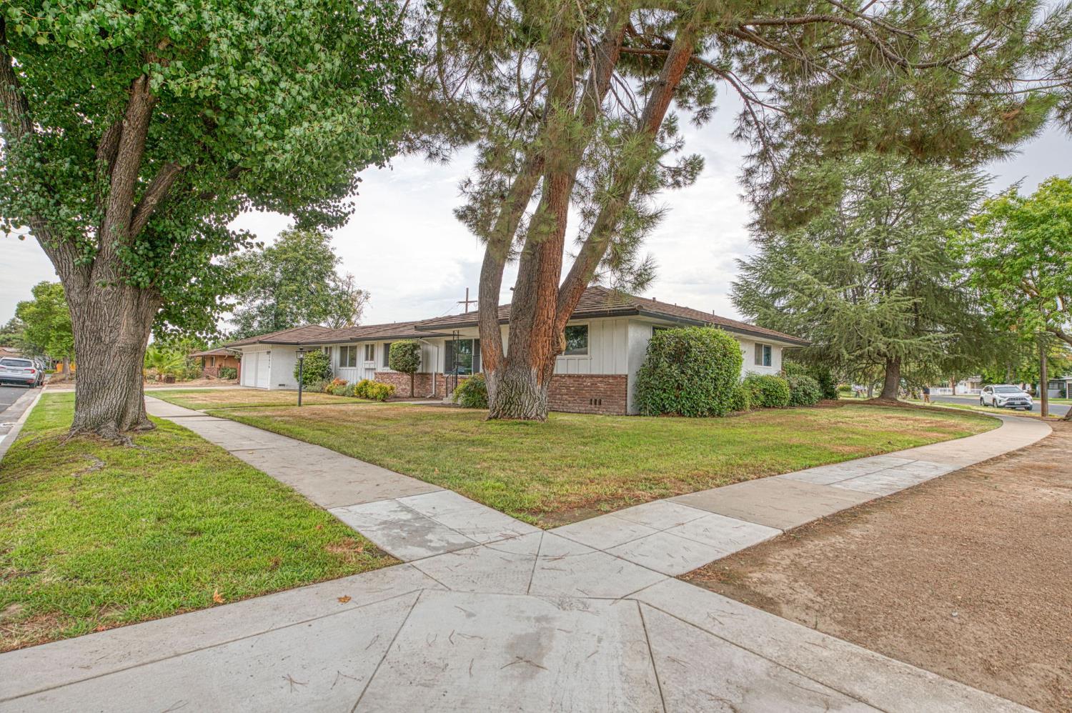 2828 E Fedora Ave, Fresno, CA 93726
