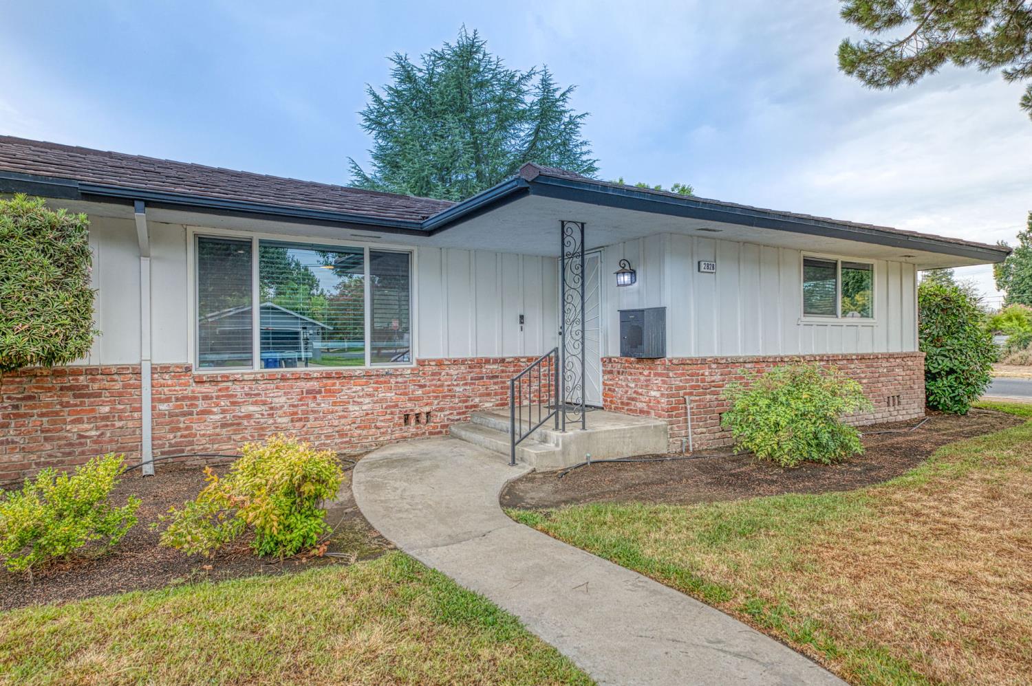 2828 E Fedora Ave, Fresno, CA 93726