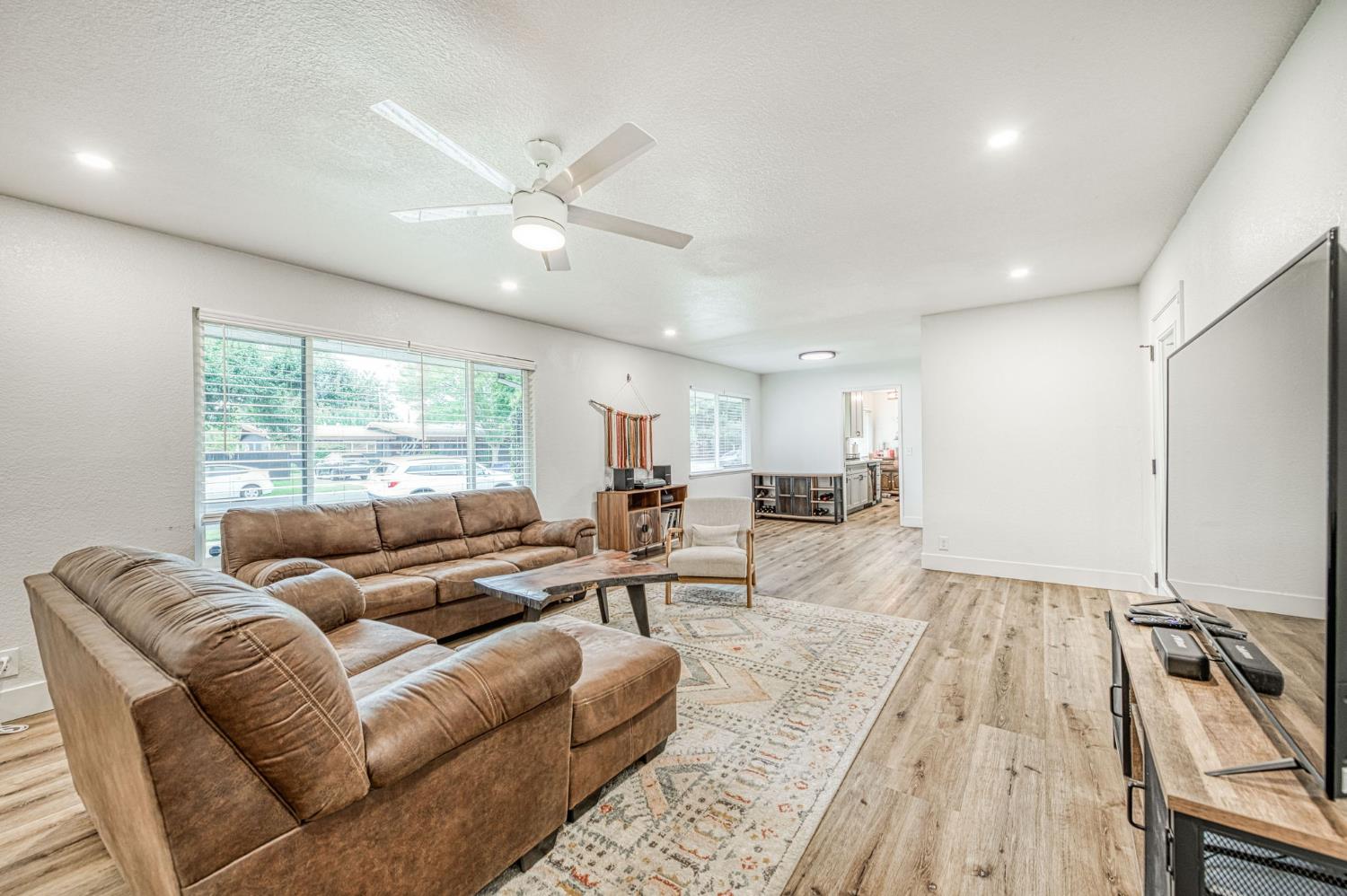 2828 E Fedora Ave, Fresno, CA 93726