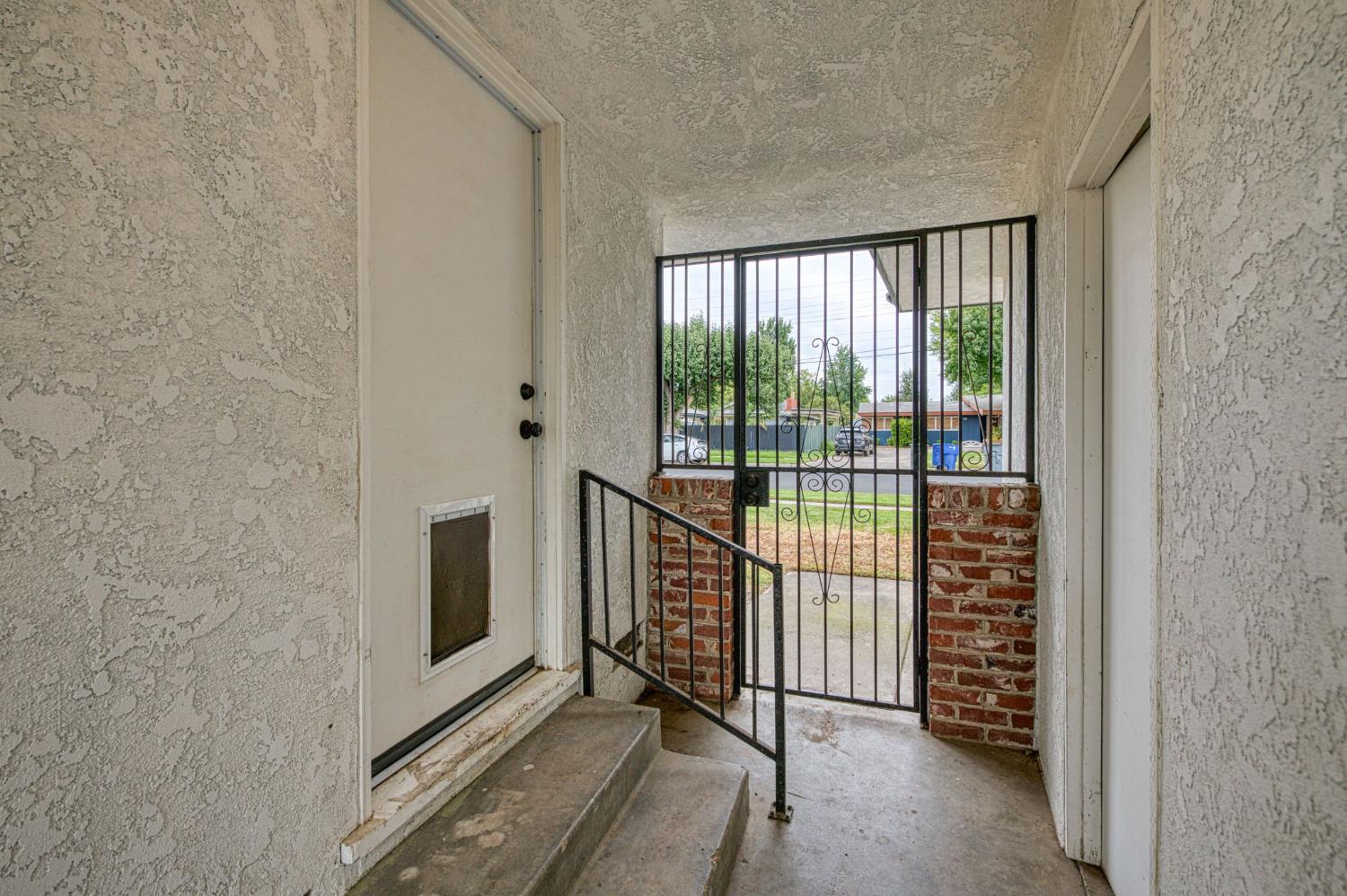 2828 E Fedora Ave, Fresno, CA 93726