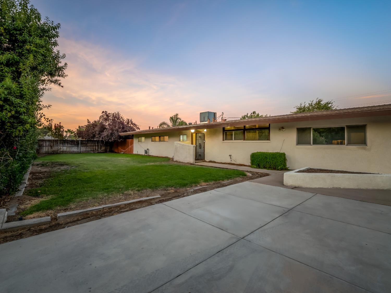 4160 N Dewitt Ave, Fresno, CA 93727