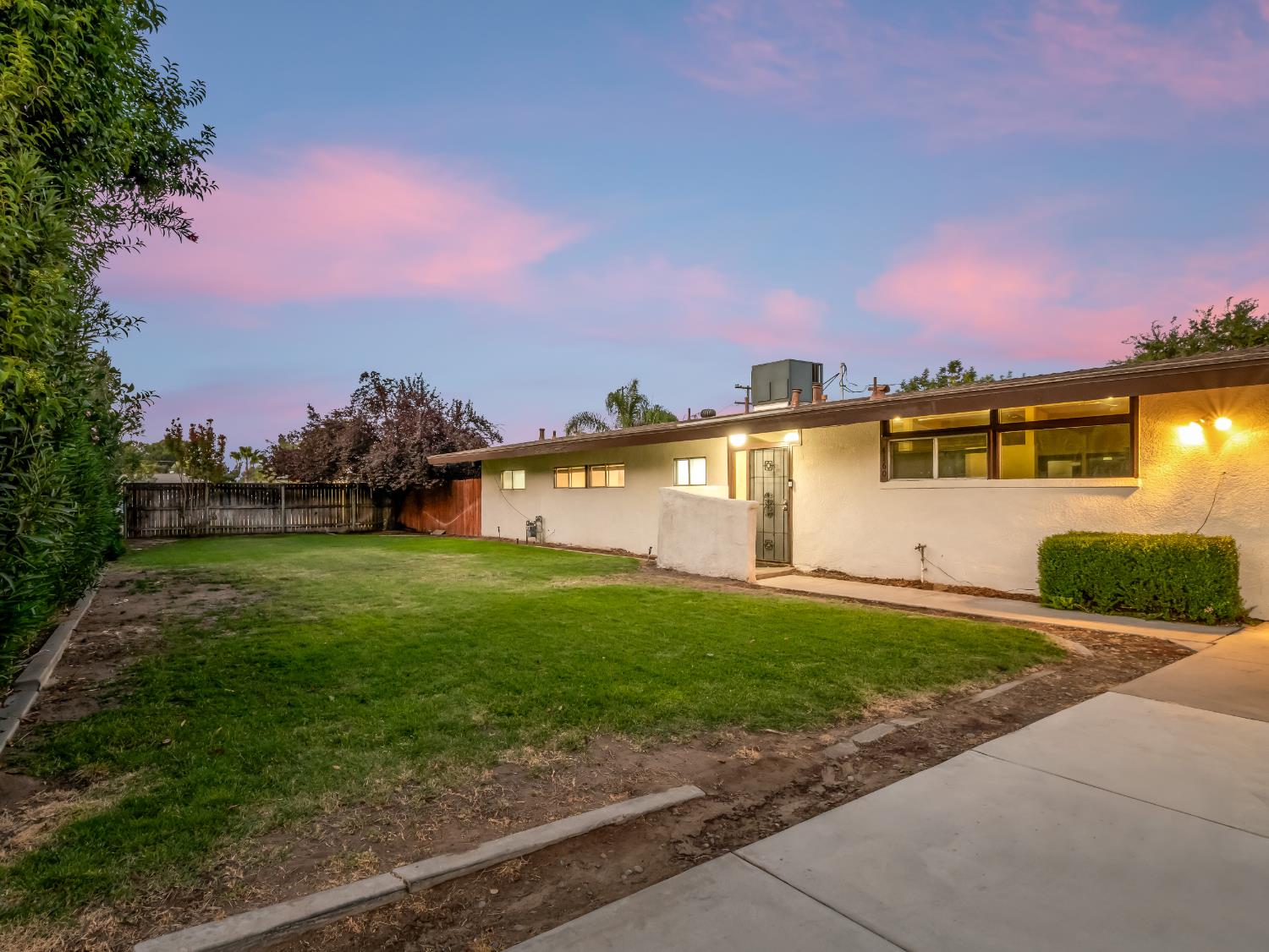 4160 N Dewitt Ave, Fresno, CA 93727