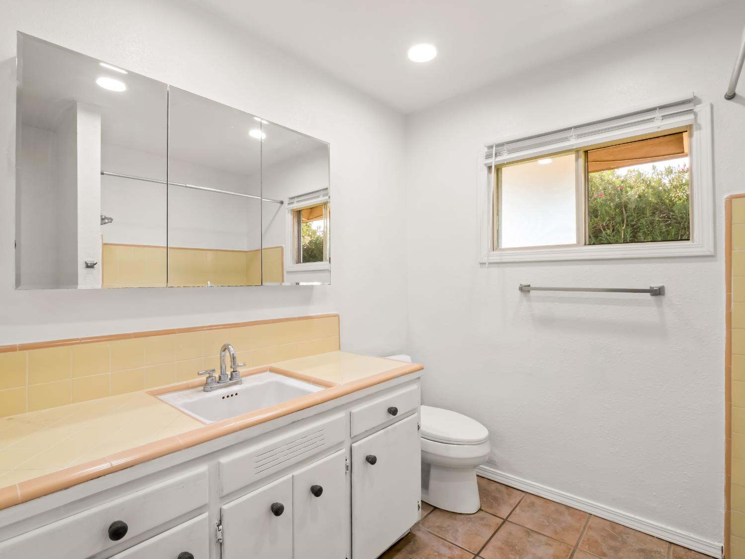 4160 N Dewitt Ave, Fresno, CA 93727