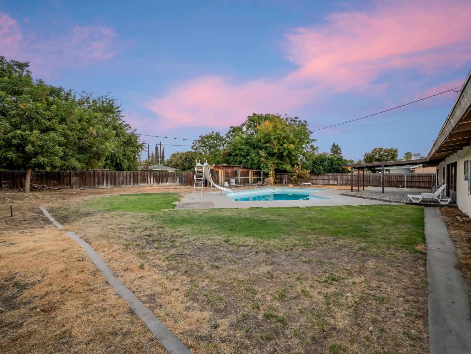 4160 N Dewitt Ave, Fresno, CA 93727