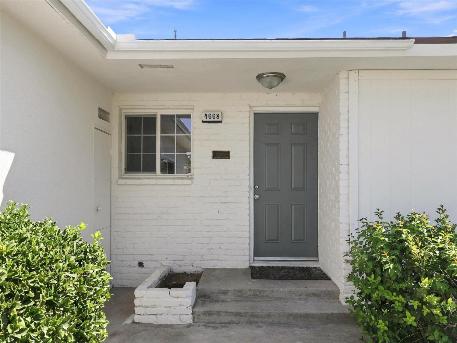 4668 N Bond Ave, Fresno, CA 93726