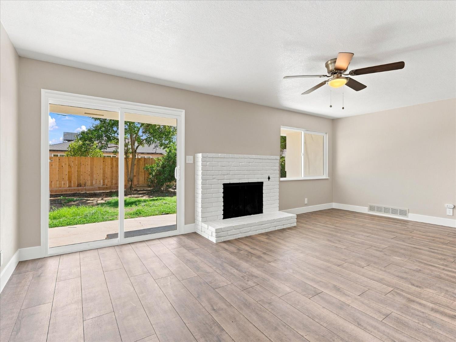 4668 N Bond Ave, Fresno, CA 93726